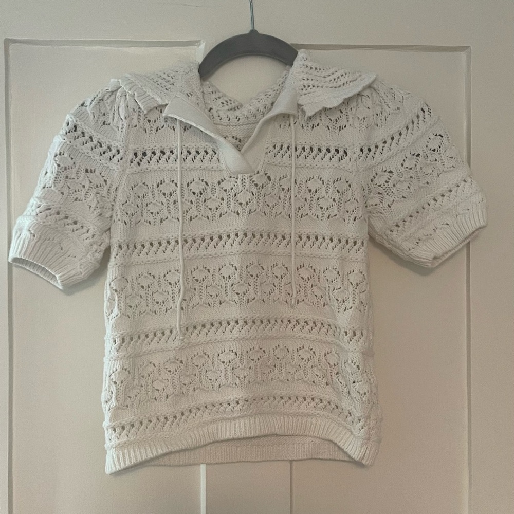 Super cute white crochet / knit top! Perfect for summer or spring!